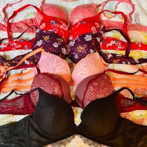 Set of 6 used Victoria’s Secret Lace Bras - good condition